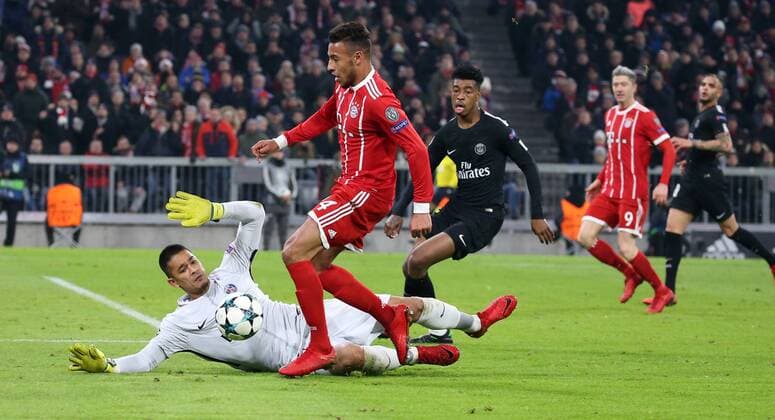 Soccer UEFA Champions League Bayern Munich Paris Saint Germain on 05 12 2017 in the Allianz Arena Group B Gameday 6 Season 2017 18 xmdx Corentin TOLISSO 24 Bayern Muenchen fails Alphonse AREOLA 16 goalkeeper Paris Saint Germain Bayern Munich Paris Saint Germain
