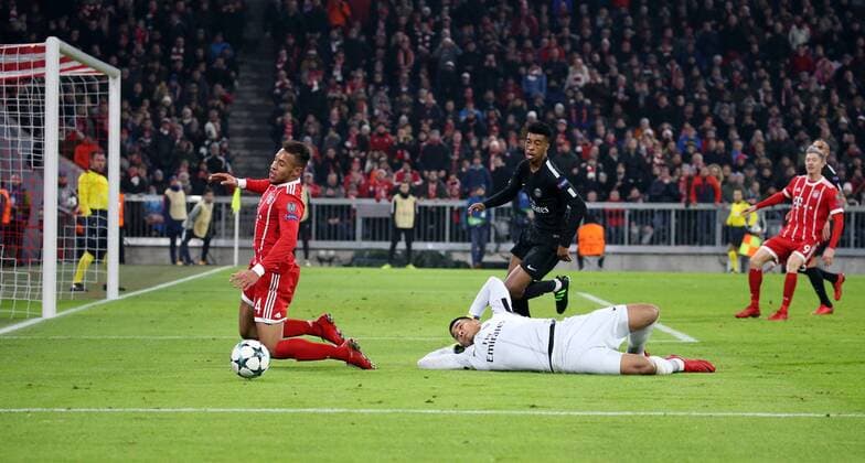 Soccer UEFA Champions League Bayern Munich Paris Saint Germain on 05 12 2017 in the Allianz Arena Group B Gameday 6 Season 2017 18 xmdx Corentin TOLISSO 24 Bayern Muenchen fails Alphonse AREOLA 16 goalkeeper Paris Saint Germain Bayern Munich Paris Saint Germain