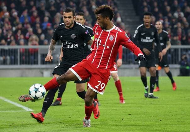 Soccer UEFA Champions League FC Bayern Muenchen Paris Saint Germain on 05 12 2017 in the Allianz Arena Group B Gameday 6 Season 2017 18 xmdx Kingsley COMAN 29 FC Bayern Munich Dani ALVES 32 Paris Saint Germain FC Bayern Munich Paris Saint Germain