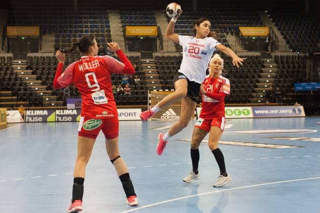 GER IHF World Cup 2017 Denmark DEN vs Tunisia TUNE 05 12 2017 EWE Arena Oldenburg Germany 23 IHF World Championship 2017 Women first round Group C Denmark vs Tunisia in picture Fie WOLLER Kristina KRISTIANSEN DEN 9 21 Mouna CHEBBAH DO 20 Nordphotox xRojahn nph00300
