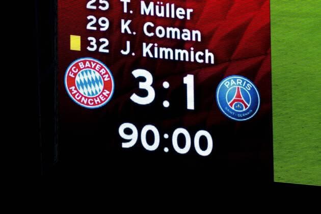 GER UEFA CL Bayern Muenchen GER vs Paris Saint Germain FRA 05 12 2017 Allianz Arena Muenchen GER UEFA CL Bayern Muenchen GER vs Paris Saint Germain FRA Group B on the picture Final score on the scoreboard 3 1 nordphotox xStraubmeier nph00004