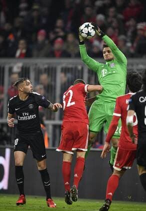 Goalkeeper Sven Ulreich FC Bayern Munich catches Ball Action Champions League CL Group Stage FC Bayern Munich FCB vs FC Paris Saint Germain PSG 05 12 2017 FC Bayern Munich FCB vs FC Paris Saint Germain PSG