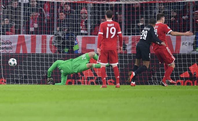 FOOTBALL CHAMPIONS LEAGUE SEASON 2017 2018 GROUP PHASE FC Bayern Muenchen Paris Saint Germain 05 12 2017 Kylian Mbappe Mitte Paris Saint Germain scored the goal for 2 1 Goalkeeper Sven Ulreich Sebastian Rudy and Niklas Suele v l all FC Bayern Muenchen turn away disappointed from Munich