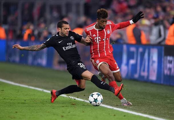 FOOTBALL CHAMPIONS LEAGUE SEASON 2017 2018 GROUP PHASE FC Bayern Muenchen Paris Saint Germain 05 12 2017 Dani Alves Paris Saint Germain against Kingsley Coman re FC Bayern Muenchen Muenchen