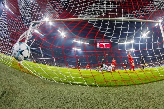 GER UEFA CL Bayern Muenchen GER vs Paris Saint Germain FRA 05 12 2017 Allianz Arena Muenchen GER UEFA CL Bayern Muenchen GER vs Paris Saint Germain FRA Group B pictured Goal to 3 1 by Corentin Tolisso FCB 24 with Julian Draxler PSG 23 Recorded with the backdoor remote camera nordphotox xStraubmeier nph00004