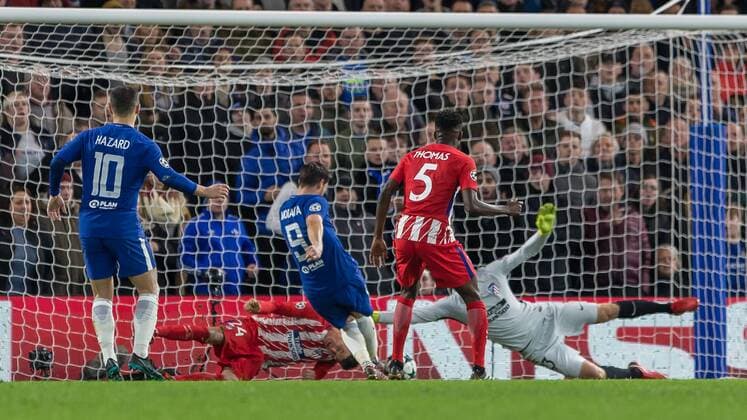 Football - 2017 2018 UEFA Champions League - Group C: Chelsea vs. Atletico Madrid Desperate defending as Jose Gimenez (Atletico Madrid) gets his head almost on the ground to block a Alvaro Morata (Chelsea FC) attempt at Stamford Bridge. COLORSPORT DANIEL BEARHAM  csp_che_atl_051217_