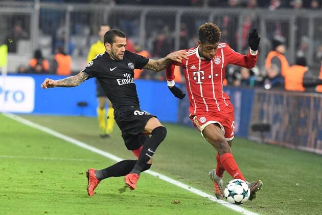 Soccer UEFA Champions League Season 2017 2018 Gameday 6 FC Bayern Munich vs Paris Saint Germain FC 05 12 2017 Allianz Arena Munich Dani Alves Paris Saint Germain Kingsley Coman FC Bayern