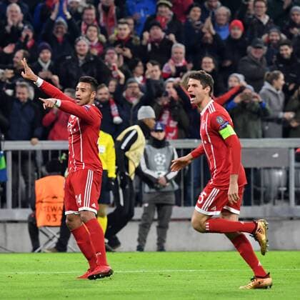 Soccer UEFA Champions League Season 2017 2018 Gameday 6 FC Bayern Munich vs Paris Saint Germain FC 05 12 2017 Allianz Arena Munich Corentin Tolisso FC Bayern Munich Thomas Müller Torjubel