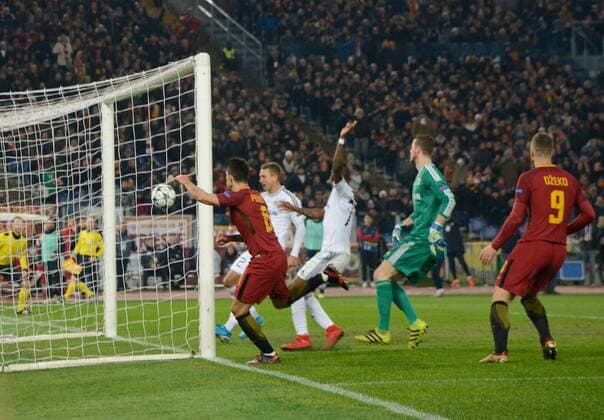 December 5, 2017 - Rome, Italy - Diego Perotti kicks goal 1-0 during the Champions League football match A.S. Roma vs Qarabag at the Olympic Stadium in Rome, on december 05, 2017. AS Roma v Qarabag FK - UEFA Champions League  - ZUMAn230 20171205_zaa_n230_289 Copyright: xSilviaxLorex