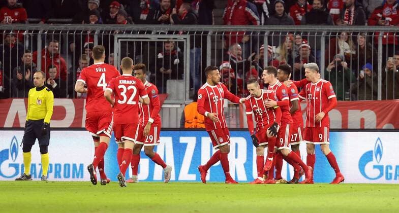 FC Bayern Munich Paris St Germain Germany Munich 05 12 2017 Football Champions League Season 2017 2018 Group Stage 6 Gameday FC Bayern Munich Paris St Germain re Robert Lewandowski FC Bayern Munich Jubel Tor 1 0 Lewandowski