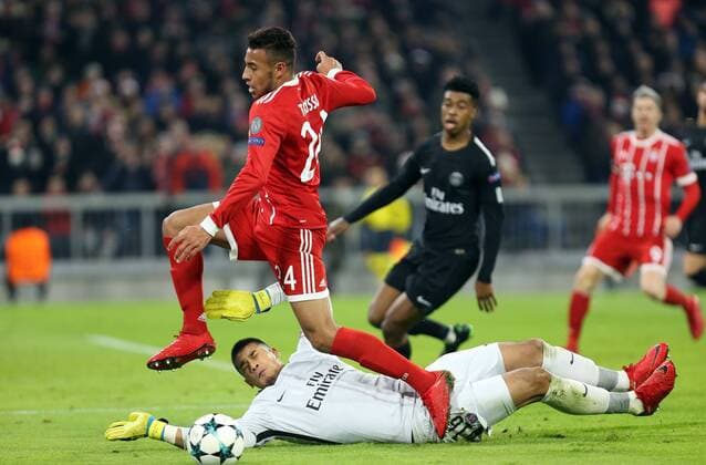 FC Bayern Munich Paris St Germain Germany Munich 05 12 2017 Football Champions League Season 2017 2018 Group Stage 6 Gameday FC Bayern Munich Paris St Germain v Corentin Tolisso Bayern Munich Alphonse Areola Paris St Germain