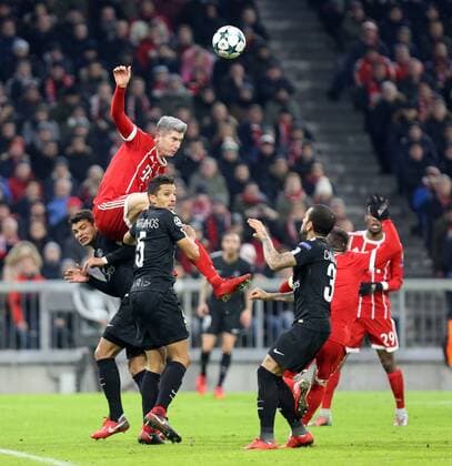 FC Bayern Munich Paris St Germain Germany Munich 05 12 2017 Football Champions League Season 2017 2018 Group Stage 6 Gameday FC Bayern Munich Paris St Germain v Thiago Silva Paris St Germain Robert Lewandowski FC Bayern Munich Marquinhos Paris St Germain