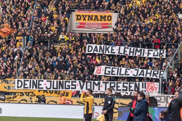 The K Block adopted Capo Stefan Lehmann finished his career as an auditioner after 18 years Here is a banner Thank you Lehmi for 18 horny years Your guys from the bar 2 Bundesliga 16 Round Sunday 03 12 2017 SG Dynamo Dresden FC Erzgebirge Aue 4 0 Photo Steffen Kuttner SG Dynamo Dresden vs FC Erzgebirge Aue