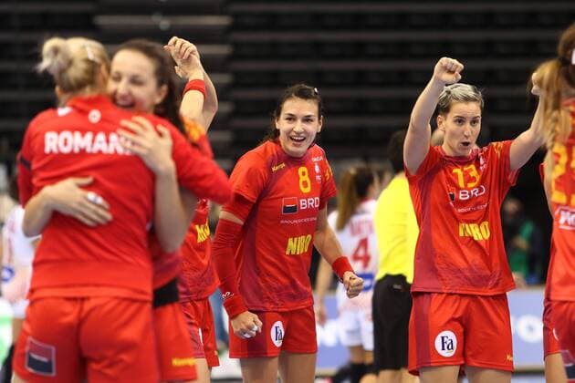 The Romanians Cristina Neagu and Cristina Laslo from left celebrate the victory against Spain Romania vs Spain Handball Women World Cup 05 12 2017 Trier Copyright: xWeiss xEibner-Pressefotox EP_rws
