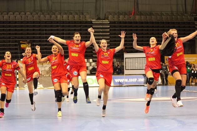 Rumanian players celebrate the win against Spain Romania vs Spain Handball Women World Cup 05 12 2017 Trier Copyright: xWeiss xEibner-Pressefotox EP_rws
