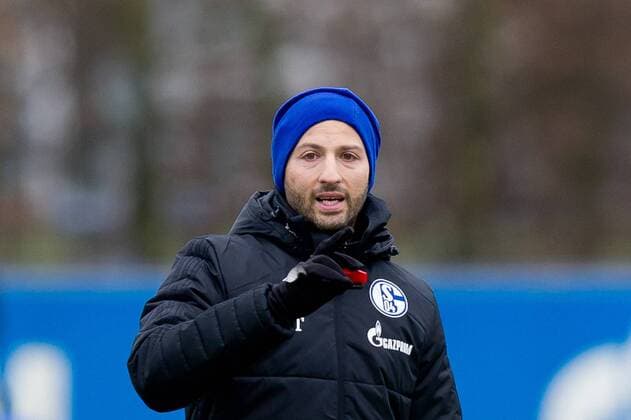 Gelsenkirchen Germany 06 12 2017 Training FC Schalke 04 Coach Domenico Tedesco S04 gestures DeFodi053