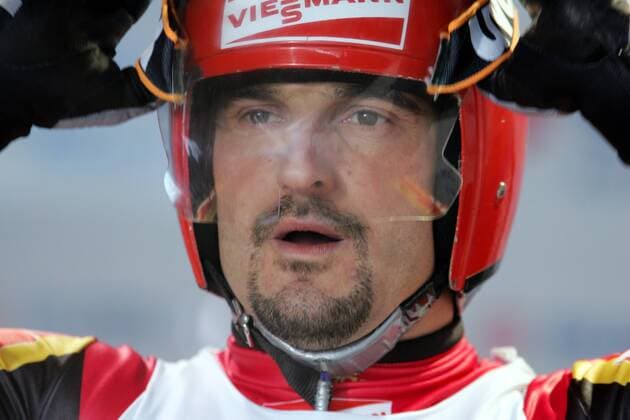 Min Georg Hackl Rodeln Weltcup am Koenigssee in Berchtesgaden am 07.01.2006. Portrait mit Helm , Berchtesgaden-Koenigssee Deutschland *** Min Georg Hackl Luge World Cup in Königssee in Berchtesgaden on 07 01 2006 portrait with helmet Berchtesgaden Königssee, Germany 00009