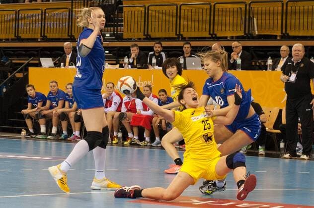 GER IHF World Cup 2017 Russia RUS vs Japan JPN 06 12 2017 EWE Arena Oldenburg Germany 23 IHF World Championship 2017 Womens first round Group C Russia vs Japan in picture Kseniia MAKEEVA Daria SAMOKHINA RUS 19 18 Mana OHYAMA JPN 25 Nordphotox xRojahn nph00300