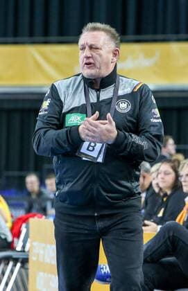 Germany China Handball Women WC Leipzig 06 12 2017 Arena Leipzig World Cup 2017 Handball Women Preliminary Group D Germany GER vs Peoples Republic of China CHN Pictured national coach Michael Biegler Germany
