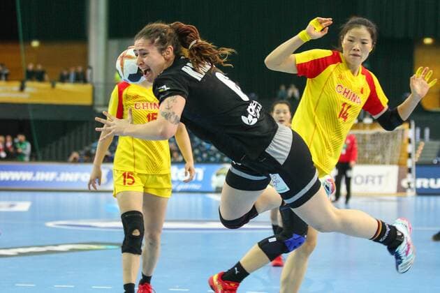 Germany vs China PRC 06 12 2017 23rd IHF Women s Handball World Championship Germany 2017 Preliminary Round Group D Germany vs China PRC Arena Leipzig Handball World Cup Womens Preliminary Group D Germany vs China Pictured Jenny Karolius 6 GER xjkx