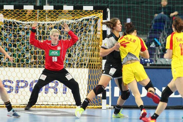 Germany vs China PRC 06 12 2017 23rd IHF Women s Handball World Championship Germany 2017 Preliminary Round Group D Germany vs China PRC Arena Leipzig Womens Handball World Cup Womens Preliminary Group D Germany vs China Pictured Goalkeeper Keeper Clara Woltering 16 GER xjkx