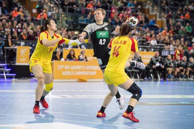 GER IHF World Cup 2017 Germany vs China CHN 06 12 2017 Arena Leipzig GER IHF World Cup 2017 Germany vs China CHN Friederike Gubernatis 42 Germany Qiao Ru 8 China Liu Xiaomei 14 China nordphotoxDostmann nph00325