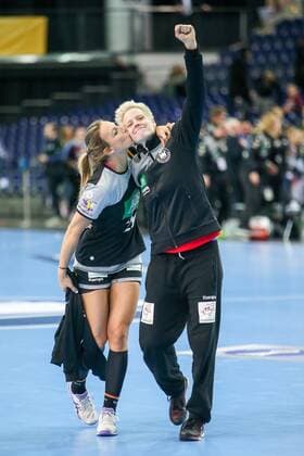Germany China Handball Women WC Leipzig 06 12 2017 Arena Leipzig World Cup 2017 Handball Women Preliminary Group D Germany GER vs Peoples Republic of China CHN 24 9 10 3 Pictured v l Angie Geschke 26 Germany and goalkeeper Clara Woltering 16 Germany