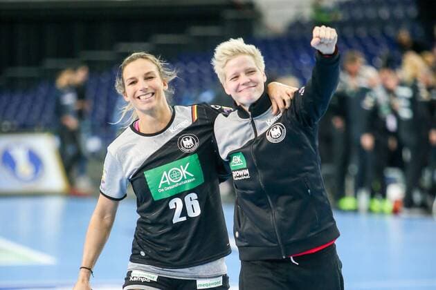 Germany China Handball Women WC Leipzig 06 12 2017 Arena Leipzig World Cup 2017 Handball Women Preliminary Group D Germany GER vs Peoples Republic of China CHN 24 9 10 3 Pictured v l Angie Geschke 26 Germany and goalkeeper Clara Woltering 16 Germany