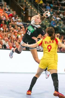 Germany China Handball Women WC Leipzig 06 12 2017 Arena Leipzig World Cup 2017 Handball Women Preliminary Group D Germany GER vs Peoples Republic of China CHN 24 9 10 3 Pictured v l Emily Bölk Boelk 20 Germany and Wu NANA 9 China