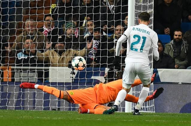 06 12 2017 xfux Football Champions League Real Madrid Borussia Dortmund emporer l Roman Buerki Borussia Borja Mayoral Real Madrid Goal scored the goal to 1 0 Madrid