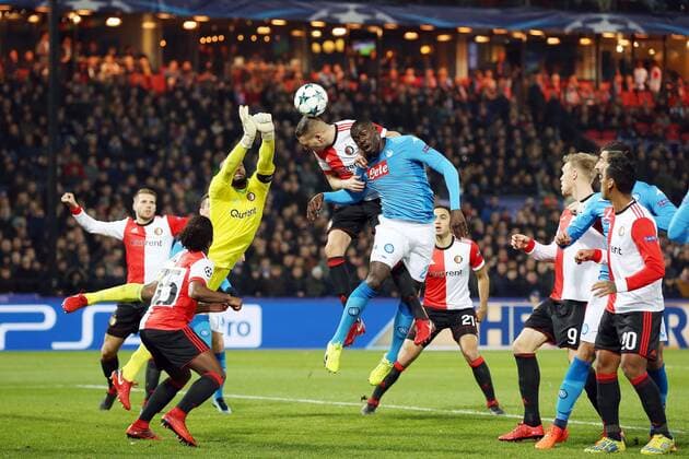 Bilder des Tages - SPORT (l-r) Bart Nieuwkoop of Feyenoord, Tyrell Malacia of Feyenoord, keeper Kenneth Vermeer of Feyenoord, Sven van Beek of Feyenoord, Kalidou Koulibaly of SSC Napoli, during the UEFA Champions League group F match between Feyenoord Rotterdam and SSC Napoli at the Kuip on December 06, 2017 in Rotterdam, The Netherlands UEFA Champions League 2017 2018 xVIxVIxImagesx xTomxBodexMultimediaxIVx 9501368