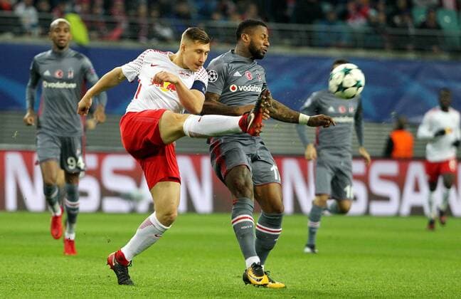 GER UEFA Champions League preliminary round RasenBallsport Leipzig vs Besiktas Istanbul 06 12 17 Leipzig Red Bull Arena GER season 2017 2018 UEFA Champions League group G RasenBallsport Leipzig vs Besiktas Istanbul in the picture Willi Orban Leipzig against Jeremain Lens Besiktas
