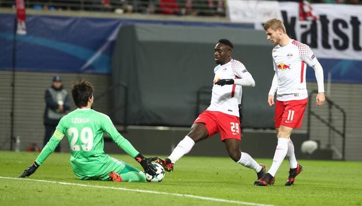 RB Leipzig Besiktas Istanbul Soccer Champions League Leipzig 06 12 2017 Red Bull Arena Soccer UEFA Champions League Group G 6 Gameday RB Leipzig vs Besiktas Istanbul Pictured v l Goalkeeper Tolga Zengin 29 Besiktas Jean Kevin Augustin 29 Leipzig and Timo Werner 11 Leipzig