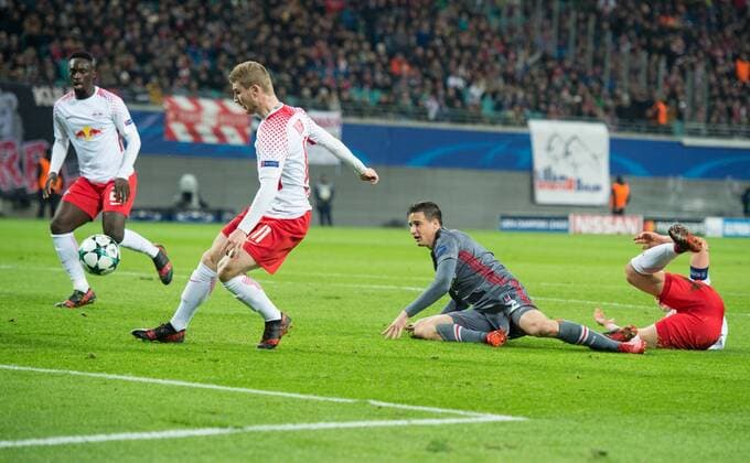 Timo Werner 11 L tries to get his head in the heels after a challenge in the penalty area by Willi Orban r L and Matej Mitrovic 2vr Besiktas The goal is not counted Soccer international UEFA Champions League Season 2017 2018 Group match RB Leipzig Besiktas Istanbul in Leipzig Germany on 06 12 2017