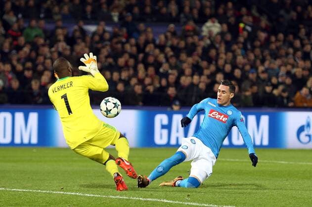 (l-r) keeper Kenneth Vermeer of Feyenoord, Jose Callejon of SSC Napoli during the UEFA Champions League group F match between Feyenoord Rotterdam and SSC Napoli at the Kuip on December 06, 2017 in Rotterdam, The Netherlands UEFA Champions League 2017 2018 xVIxVIxImagesx xTomxBodexMultimediaxIVx 9501579