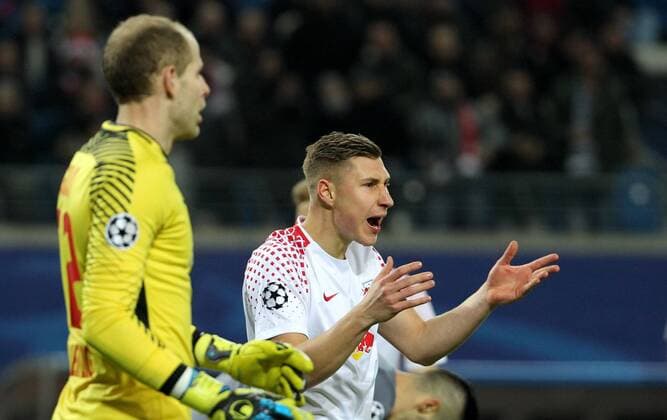 GER UEFA Champions League preliminary round RasenBallsport Leipzig vs Besiktas Istanbul 06 12 17 Leipzig Red Bull Arena GER season 2017 2018 UEFA Champions League Group G RasenBallsport Leipzig vs Besiktas Istanbul pictured Goalkeepers Peter Gulacsi and Willi Orban Leipzig angrily after a penalty