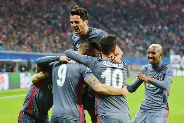 Besiktas celebrates the 1 0 RB Leipzig vs Besiktas Istanbul Soccer Champions League 06 12 2017 Leipzig Copyright: xEibner-Pressefoto BertxHarzerx EP_BHR