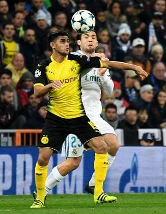 06 12 2017 xfux Football Champions League Real Madrid Borussia Dortmund empor v l Mahmoud Dahoud Borussia Dortmund Mateo Kovacic Real Madrid header header defense Madrid