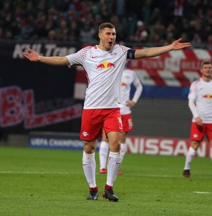 RB Leipzig Besiktas Istanbul Soccer Champions League Leipzig 06 12 2017 Red Bull Arena Soccer UEFA Champions League Group G 6 Gameday Rasenballsport Leipzig vs. Besiktas Istanbul Pictured Willi Orban 4 RB Leipzig after the penalty kick