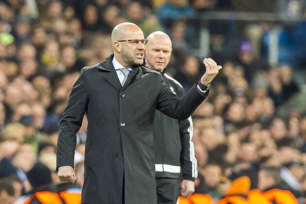 Bilder des Tages - SPORT Fußball: Champions League, Saison 2017 2018, Gruppenphase, Gruppe H, Real Madrid - Borussia Dortmund am 06.12.2017 im Estadio Santiago Bernabeu in Madrid (Spanien). Dortmunds Trainer Peter Bosz gibt Anweisungen. Copyright: xKirchner DavidxInderliedx