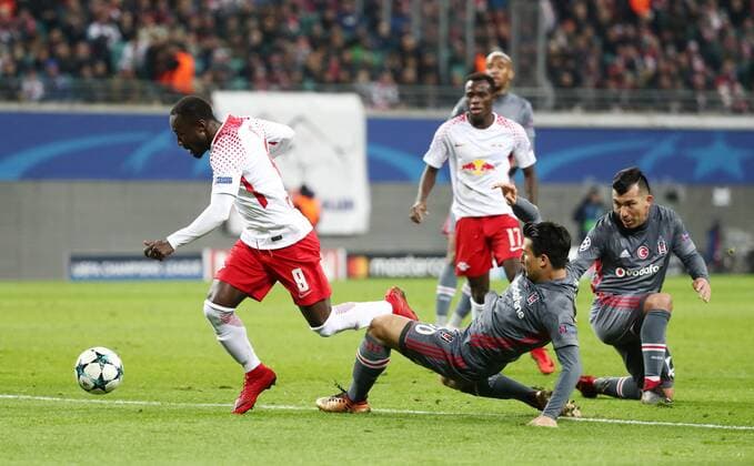 RB Leipzig Besiktas Istanbul Soccer Champions League Leipzig 06 12 2017 Red Bull Arena Soccer UEFA Champions League Group G 6 Gameday RB Leipzig vs Besiktas Istanbul Pictured l Naby Keita 8 Leipzig Necip Uysal 20 Besiktas and Gary Medel 12 Besiktas