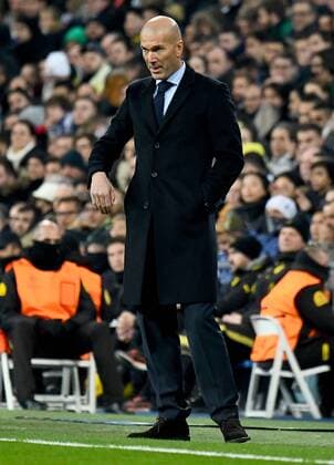 06 12 2017 xfux Football Champions League Real Madrid Borussia Dortmund emspor v l coach Zinedine Zidane Real Madrid gives gestures instructions gesticulating with the arms gives instructions gesticulate gesticolando Madrid