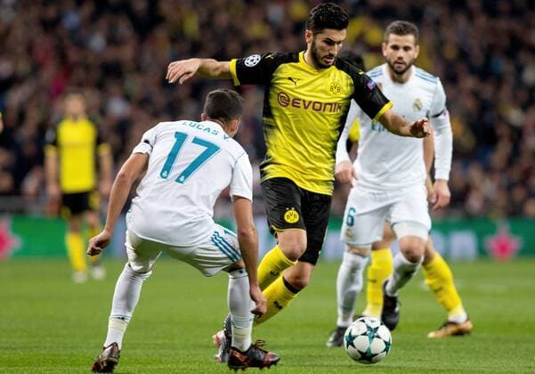 Real Madrid s Lucas Vazquez (L) and Nacho Fernandez vie for the ball with Borussia Dortmund s Nuri Sahin during the UEFA Champions League 6th round groups phase match between Real Madrid and Borja Mayoral at the Santiago Berbabeu stadium in Madrid, Spain, 06 December 2017. Real Madrid vs. Borussia Dortmund !ACHTUNG: NUR REDAKTIONELLE NUTZUNG!  Copyright: xRodrigoxJimenezx MAD024 20171206-636481928183516923