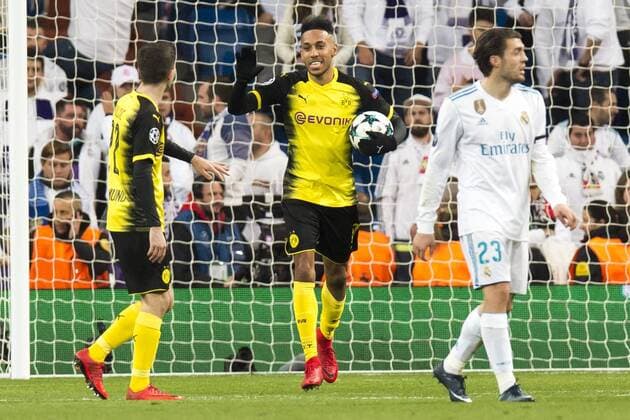 Fußball: Champions League, Saison 2017 2018, Gruppenphase, Gruppe H, Real Madrid - Borussia Dortmund am 06.12.2017 im Estadio Santiago Bernabeu in Madrid (Spanien). Torschuetze, Torschütze Dortmunds Pierre-Emerick Aubameyang und Dortmunds Christian Pulisic (l.) jubeln nach dem Tor zum 2:1. Copyright: xKirchner DavidxInderliedx