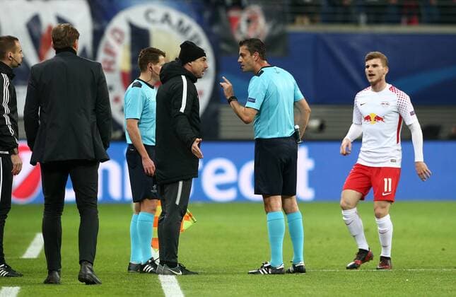 Coach Ralph Hasenhüttl Manager Senol Günes Referee Viktor Kassai HUN Timo Werner discussing Sport Football Soccer UEFA CL Championsleague Mens Season 2017 2018 06 12 2017 RB Leipzig RBL vs Besiktas Istanbul