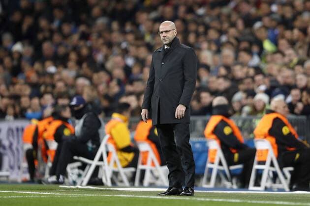 coach Peter Bosz of Borussia Dortmund during the UEFA Champions League group H match between Real Madrid and Borussia Dortmund on December 06, 2017 at the Santiago Bernabeu stadium in Madrid, Spain. UEFA Champions League 2017 2018 xVIxVIxImagesx xMauricexvanxSteenxIVx 9502068