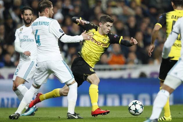 (L-R) Isco of Real Madrid, Sergio Ramos of Real Madrid, Christian Pulisic of Borussia Dortmund during the UEFA Champions League group H match between Real Madrid and Borussia Dortmund on December 06, 2017 at the Santiago Bernabeu stadium in Madrid, Spain. UEFA Champions League 2017 2018 xVIxVIxImagesx xMauricexvanxSteenxIVx 9502079