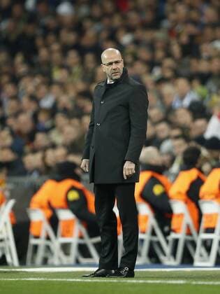 coach Peter Bosz of Borussia Dortmund during the UEFA Champions League group H match between Real Madrid and Borussia Dortmund on December 06, 2017 at the Santiago Bernabeu stadium in Madrid, Spain. UEFA Champions League 2017 2018 xVIxVIxImagesx xMauricexvanxSteenxIVx 9502080