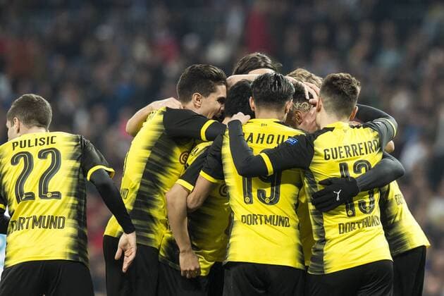 Fußball: Champions League, Saison 2017 2018, Gruppenphase, Gruppe H, Real Madrid - Borussia Dortmund am 06.12.2017 im Estadio Santiago Bernabeu in Madrid (Spanien). Die Spieler von Borussia Dortmund jubeln nach dem Tor zum 2:2. Copyright: xKirchner DavidxInderliedx