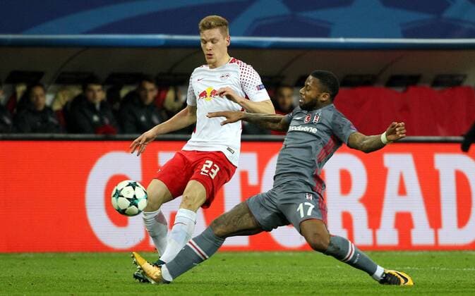 GER UEFA Champions League preliminary round RasenBallsport Leipzig vs Besiktas Istanbul 06 12 17 Leipzig Red Bull Arena GER season 2017 2018 UEFA Champions League group G RasenBallsport Leipzig vs Besiktas Istanbul in picture Marcel Halstenberg Leipzig against Jeremain Lens Besiktas